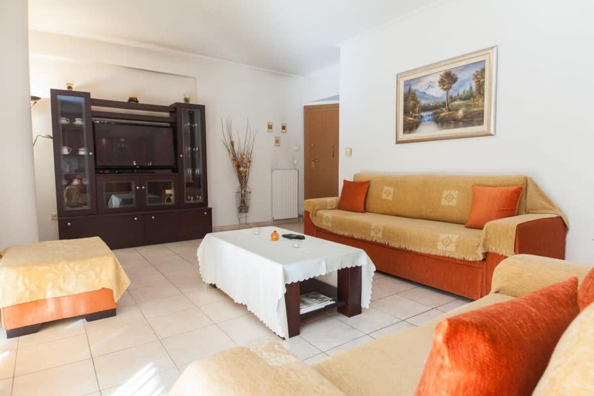Scenic Balcony In Vibrant Petralona Apartment Athens