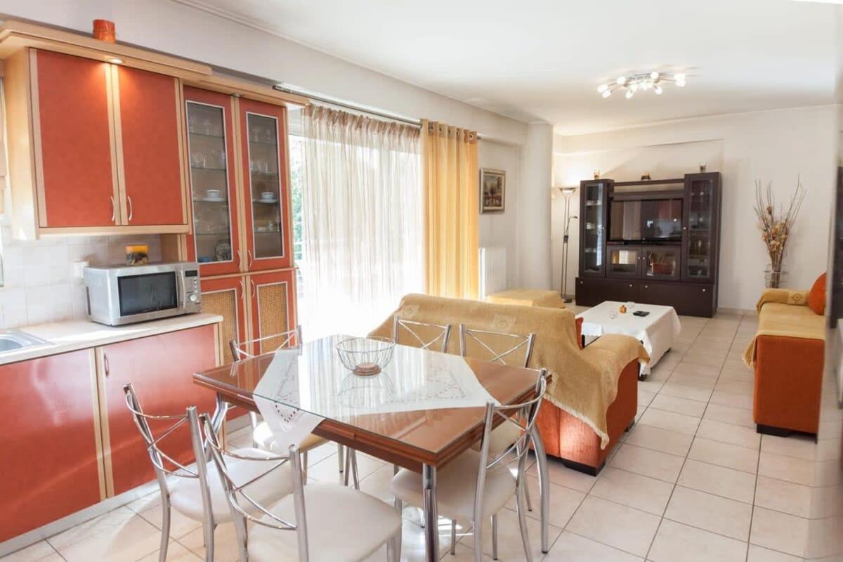 Apartment Scenic Balcony In Vibrant Petralona