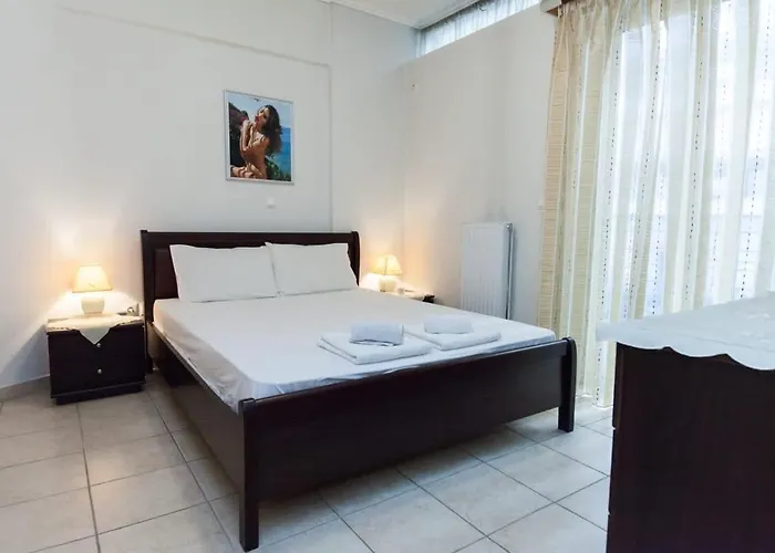 Scenic Balcony Apt In Vibrant Petralona