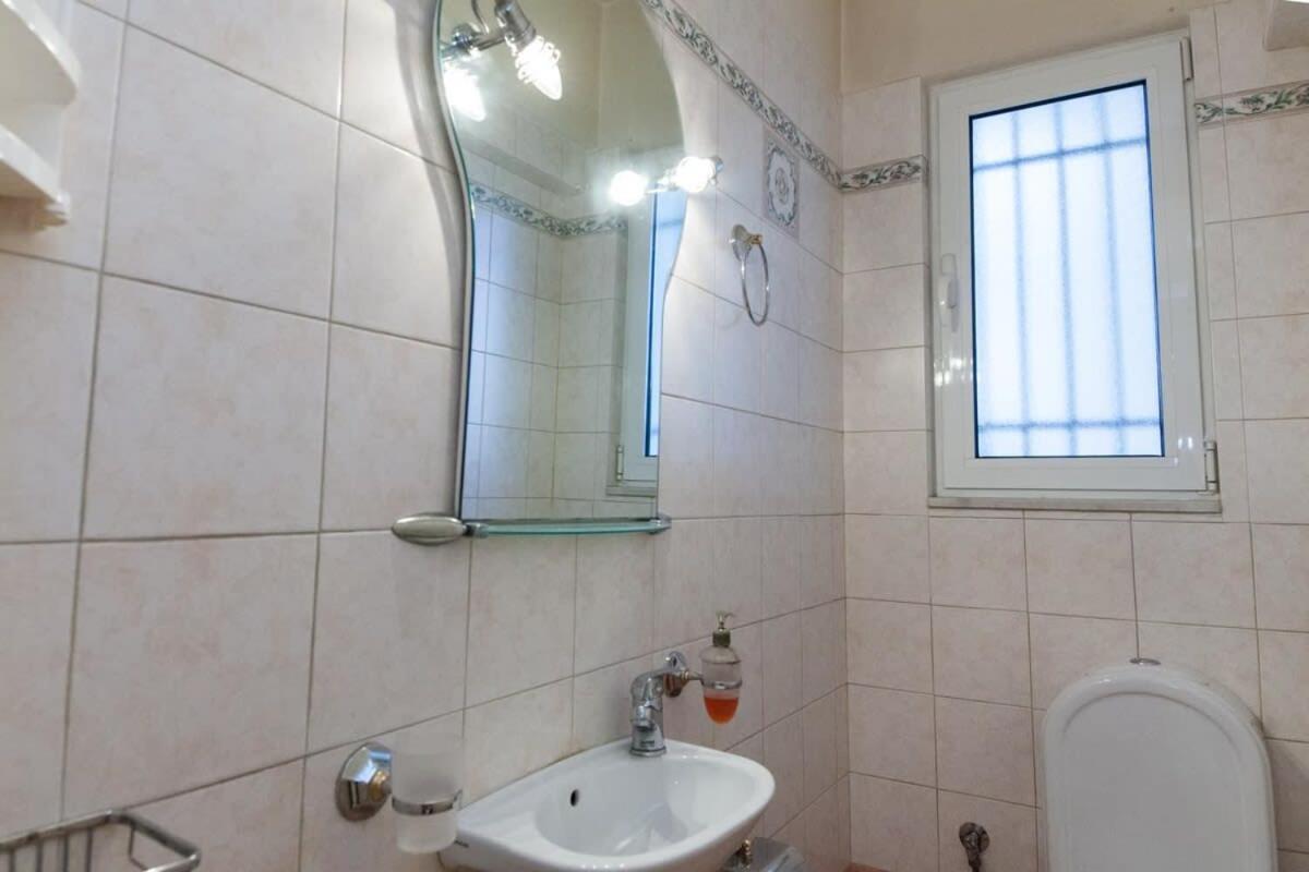 Appartamento Scenic Balcony In Vibrant Petralona Atene